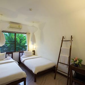 Twin Beds Room